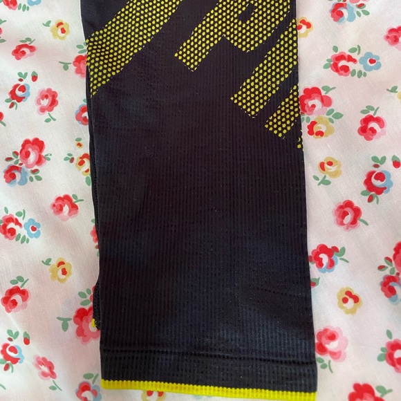 Victoria’s Secret PINK Active leggings Size Medium NWOT - Picture 3 of 4